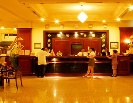 Satelit Hotel Surabaya Bagian luar foto
