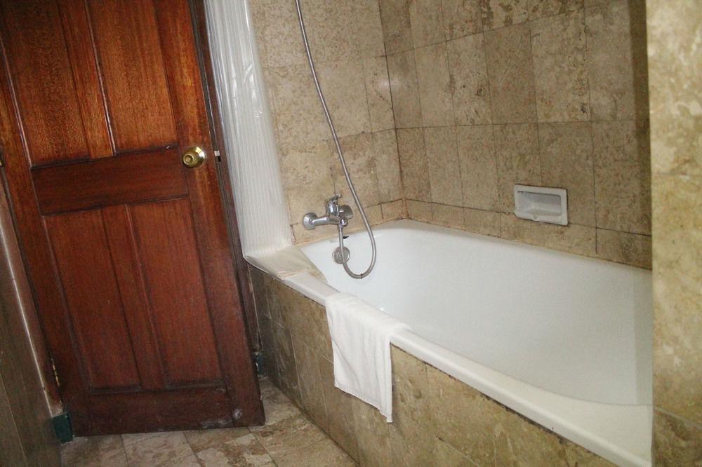 Satelit Hotel Surabaya Bagian luar foto