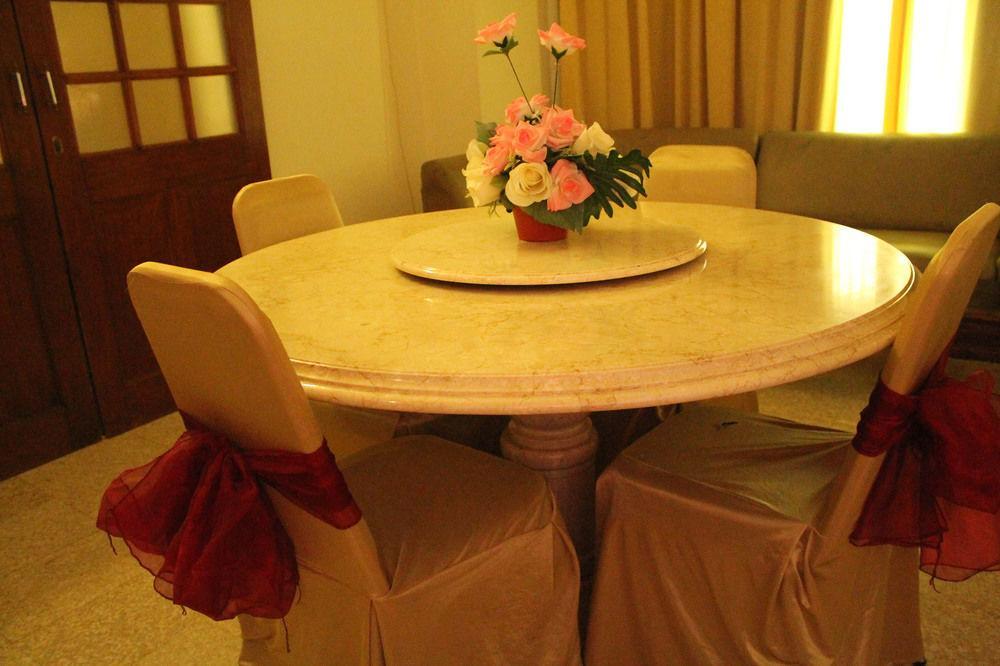 Satelit Hotel Surabaya Bagian luar foto