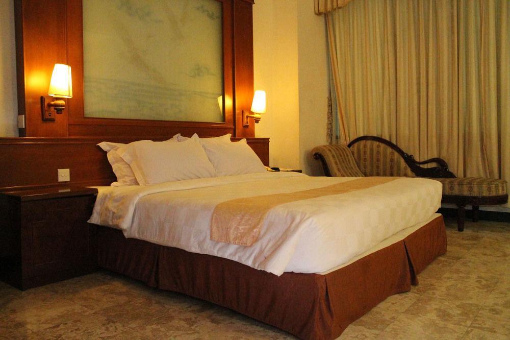 Satelit Hotel Surabaya Bagian luar foto