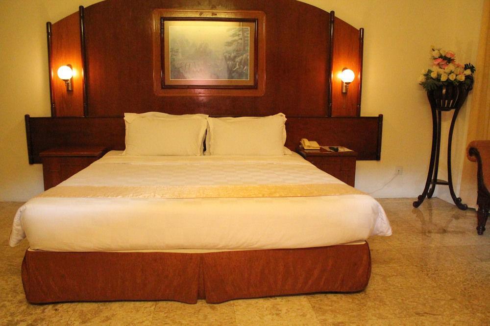 Satelit Hotel Surabaya Bagian luar foto