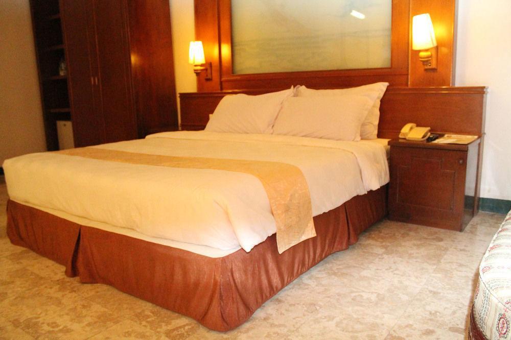 Satelit Hotel Surabaya Bagian luar foto