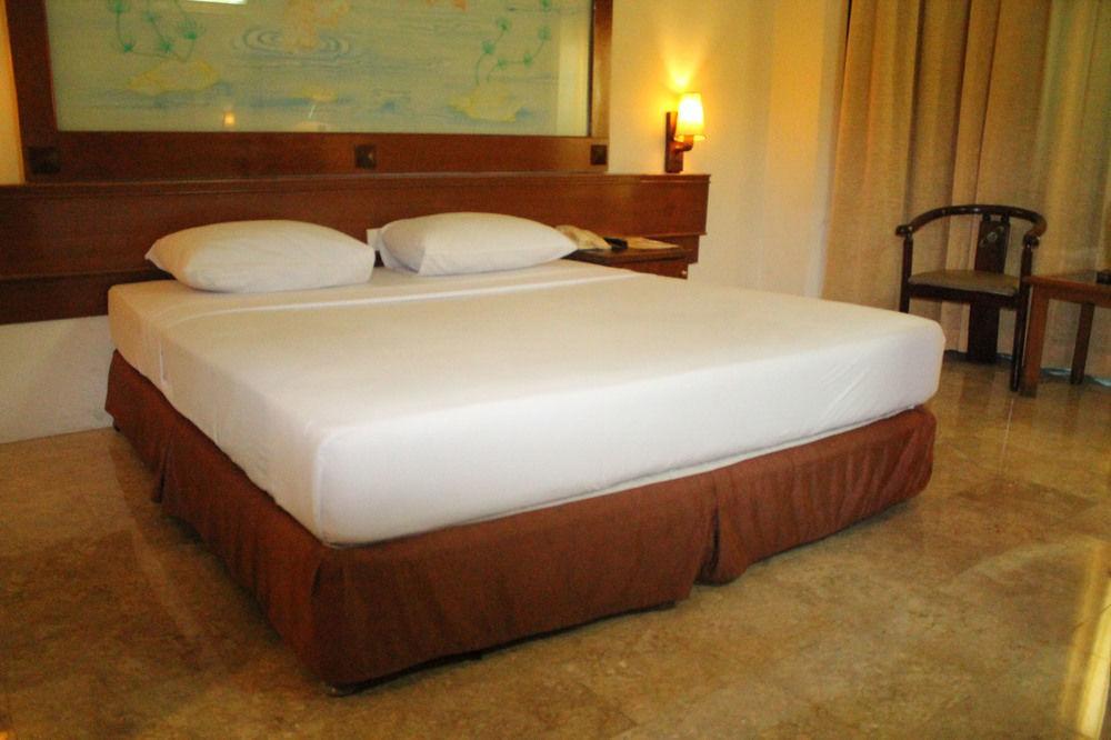 Satelit Hotel Surabaya Bagian luar foto