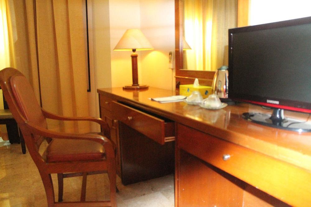 Satelit Hotel Surabaya Bagian luar foto