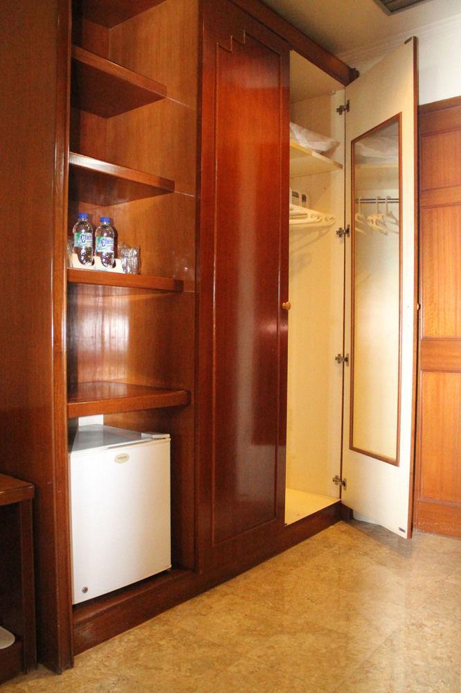 Satelit Hotel Surabaya Bagian luar foto