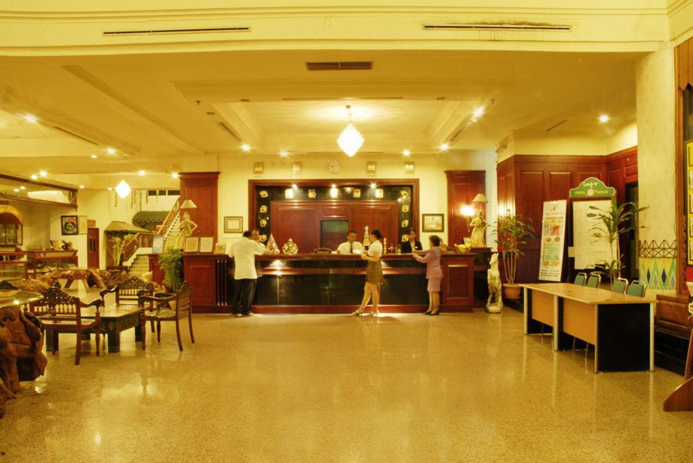Satelit Hotel Surabaya Bagian luar foto