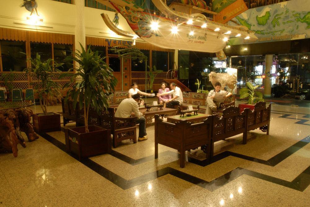 Satelit Hotel Surabaya Bagian luar foto