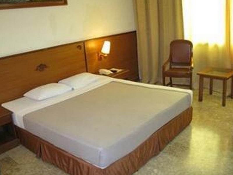 Satelit Hotel Surabaya Bagian luar foto