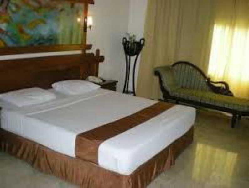 Satelit Hotel Surabaya Bagian luar foto