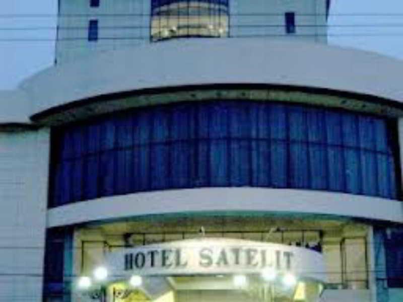 Satelit Hotel Surabaya Bagian luar foto